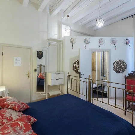 Guest house Le Stanze Nel Ghetto, By Short Holidays