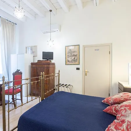 Le Stanze Nel Ghetto, By Short Holidays Guest house *
