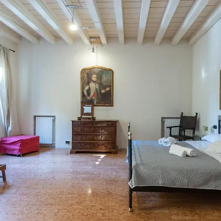 Guest house Le Stanze Nel Ghetto, By Short Holidays *