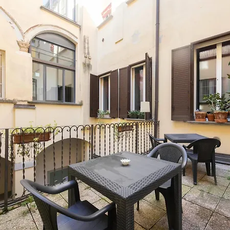 Guest house Le Stanze Nel Ghetto, By Short Holidays *